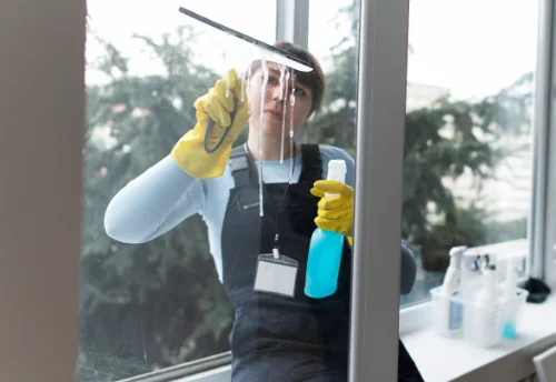 Nettoyage de vitres intérieures et extérieures à Brélès